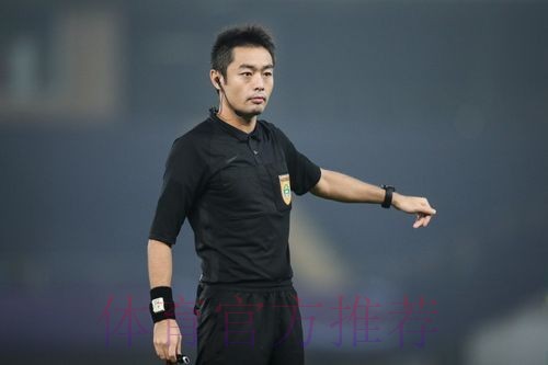 金京元将领衔中国裁判组执裁男子U17亚洲杯半决赛